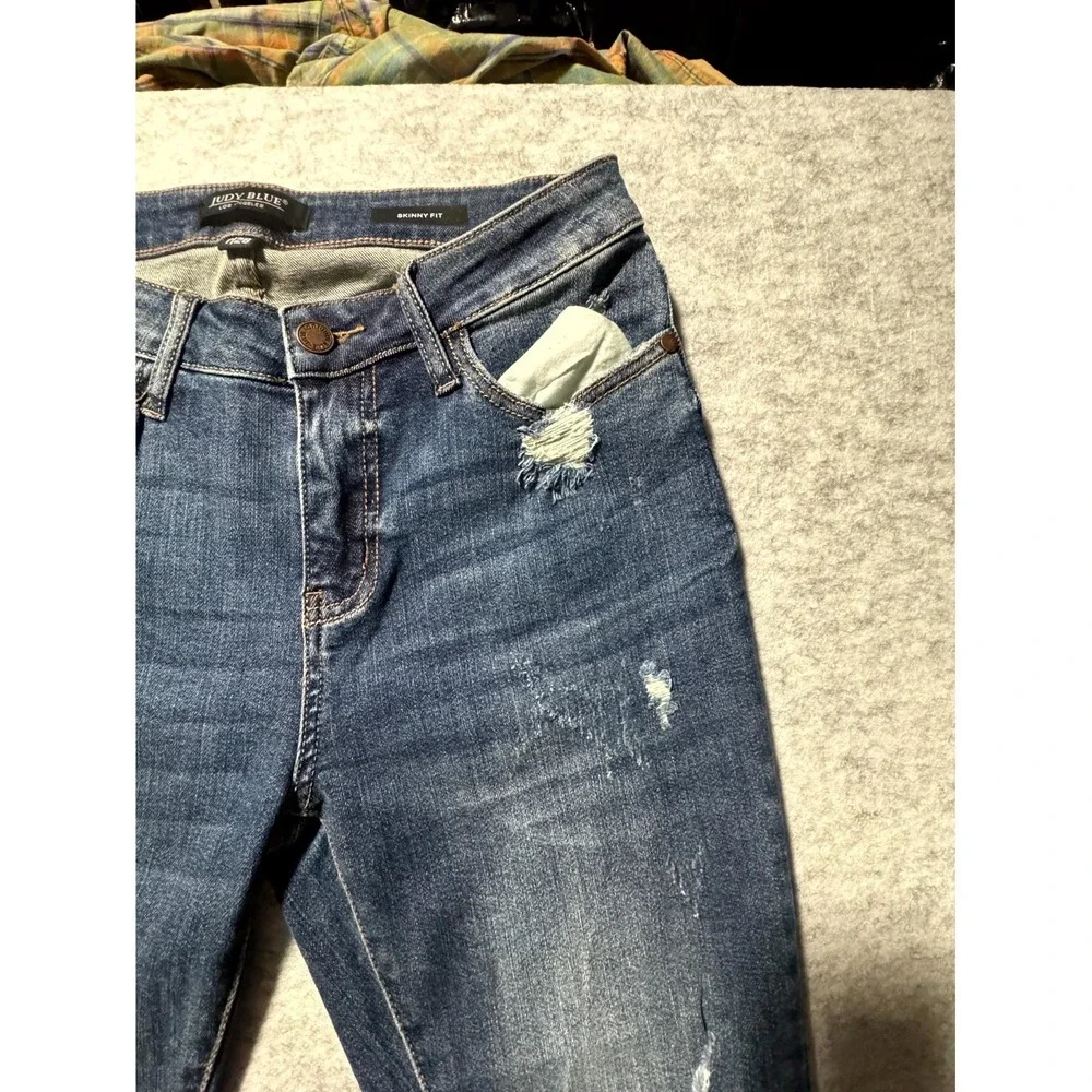 Judy Blue Women's Distressed Blue Jeans Size 26x27 size 7/28 ;